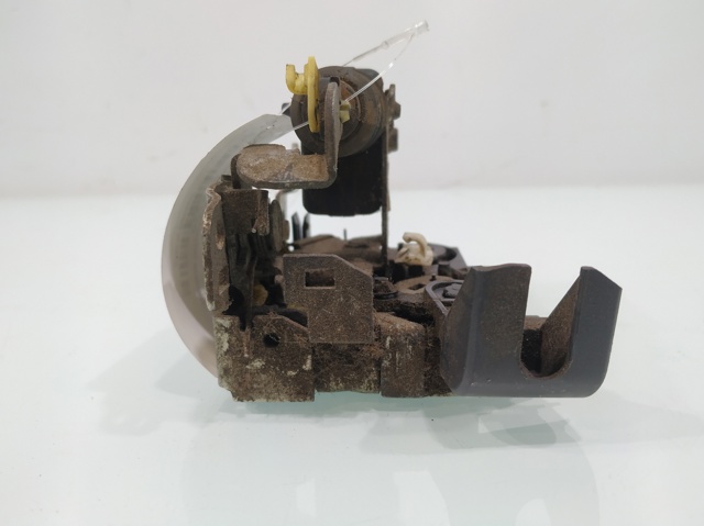 Zamek drzwi przednich prawych 8200735224 RENAULT