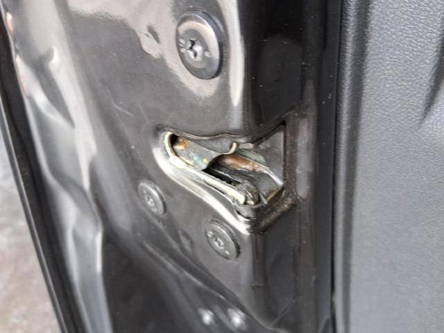Zamek drzwi przednich lewych 8200735227 RENAULT