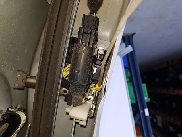 Zamek drzwi przednich lewych 8200735227 RENAULT