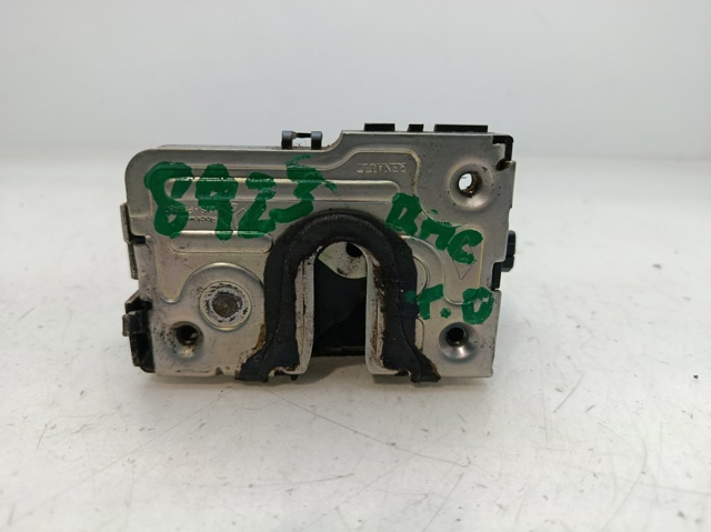Zamek drzwi tylnych prawych 8200735246 RENAULT