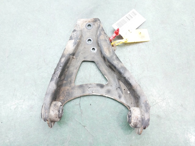 Wahacz zawieszenia przedniego dolny prawy 8200737135 RENAULT
