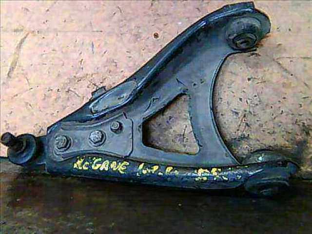 Wahacz zawieszenia przedniego dolny prawy 8200737135 RENAULT