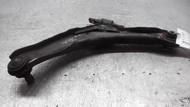 Wahacz zawieszenia przedniego dolny prawy 8200737135 RENAULT