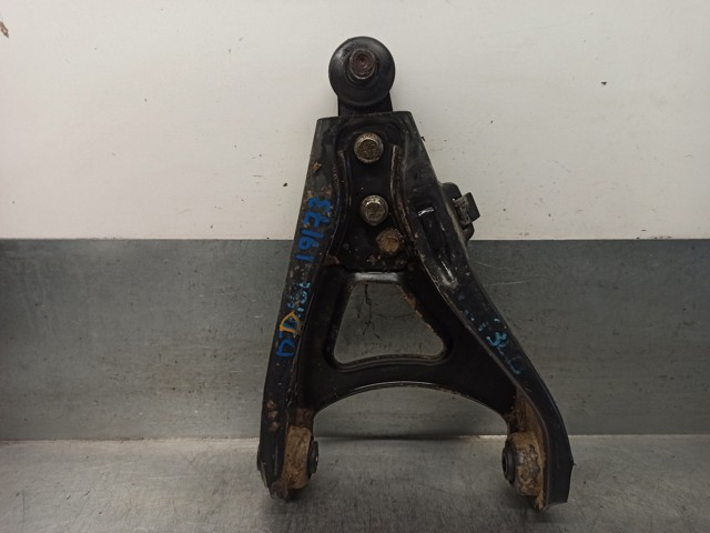 Wahacz zawieszenia przedniego dolny prawy 8200737135 RENAULT