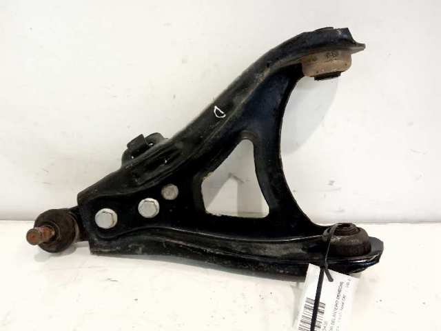 Wahacz zawieszenia przedniego dolny prawy 8200737135 RENAULT
