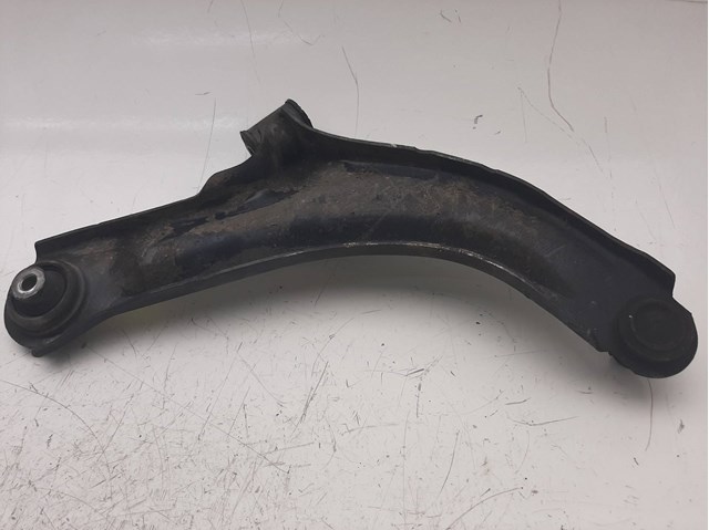 Wahacz zawieszenia przedniego dolny lewy 8200744091 RENAULT