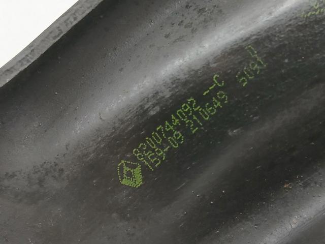 Wahacz zawieszenia przedniego dolny prawy 8200744092 RENAULT