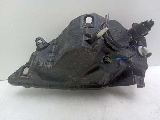 Reflektor prawy 8200744754 RENAULT