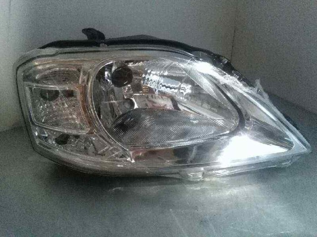 Reflektor prawy 8200744754 RENAULT