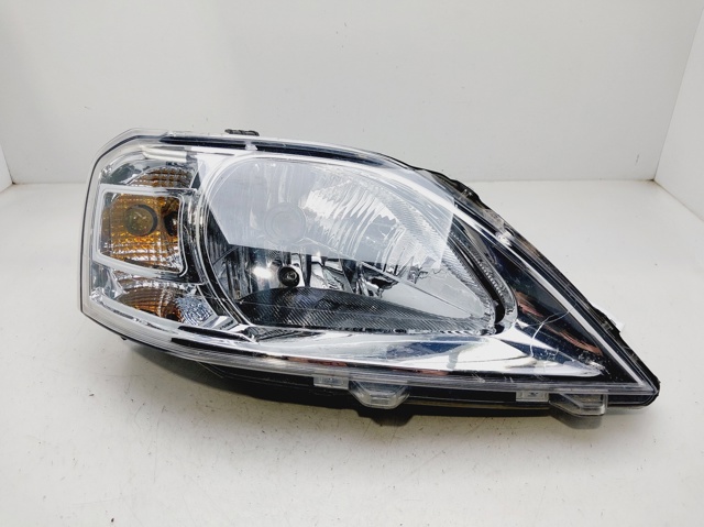Reflektor prawy 8200744754 RENAULT