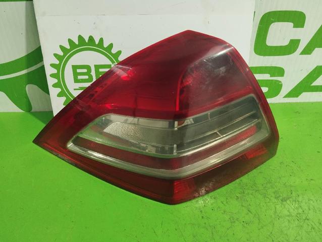 Lampa zespolona tylna prawa 8200757700 RENAULT