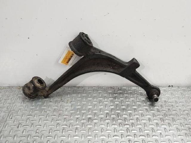 Wahacz zawieszenia przedniego dolny prawy 8200767825 NISSAN