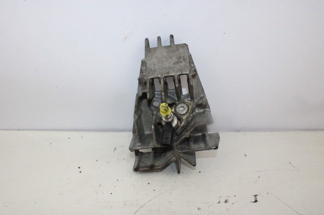 Wspornik mocowania wtryskiwacza 8200771226 NISSAN