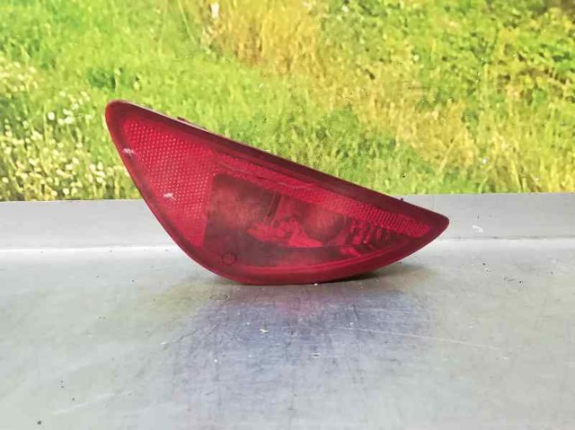 Przednia lampa przeciwmgielna tylna prawa 8200776121 RENAULT