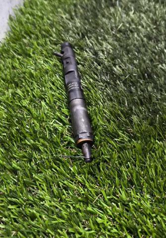 Wtryskiwacz paliwa 8200815416 RENAULT