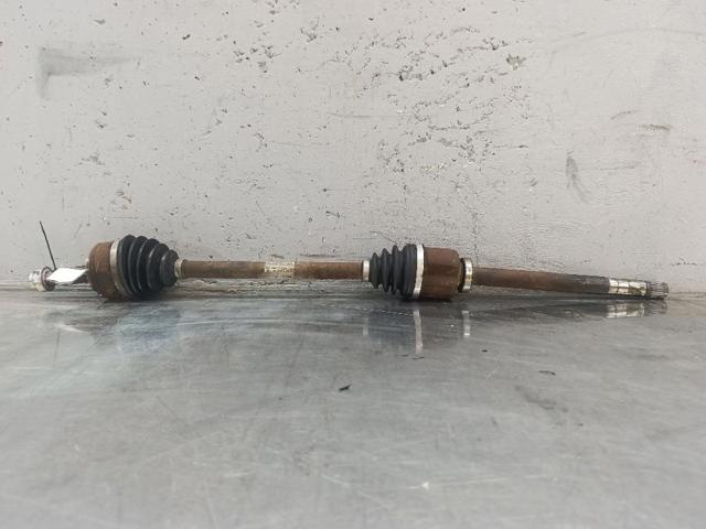 Półoś napędowa przednia prawa 8200842369 RENAULT