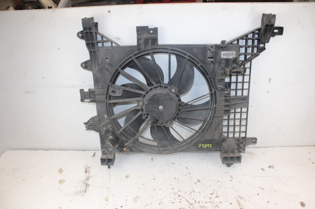 Dyfuzor chłodnicy, w komplecie z silnikiem i wirnikiem 8200880555 RENAULT