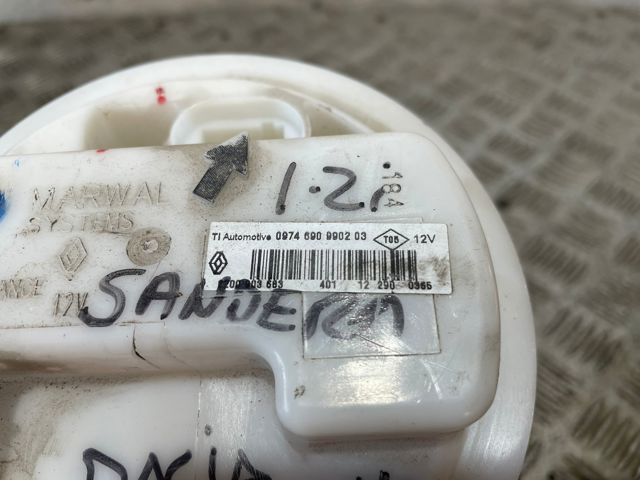 Moduł pompy paliwowej z czujnikiem poziomu paliwa 8200903683 RENAULT