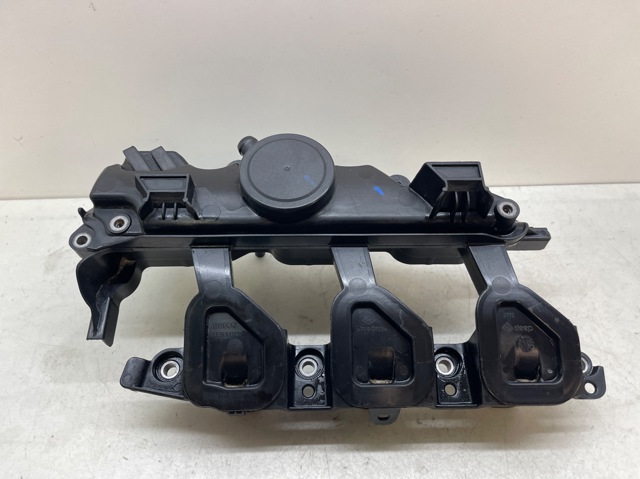 Pokrywa zaworowa 8200924262 RENAULT