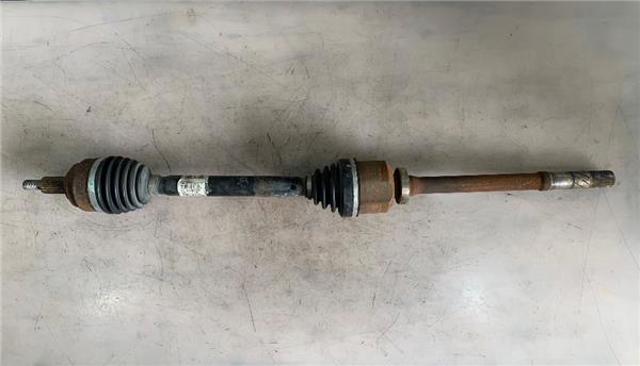 Półoś napędowa przednia prawa 8200934679 RENAULT