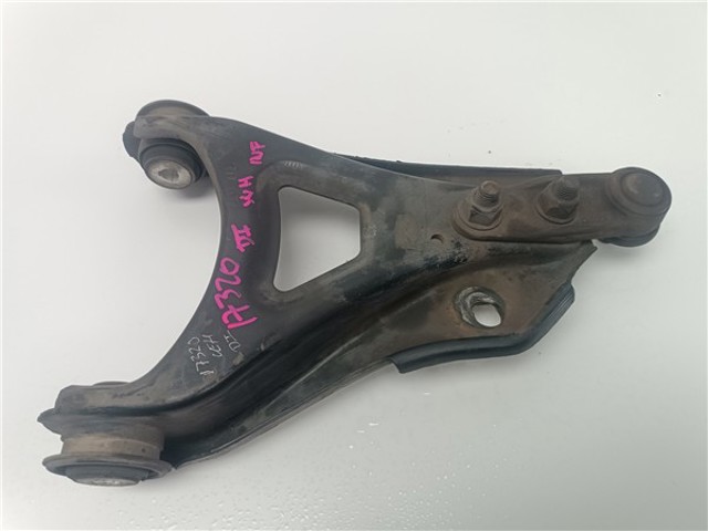 Wahacz zawieszenia przedniego dolny lewy 8200942407 RENAULT