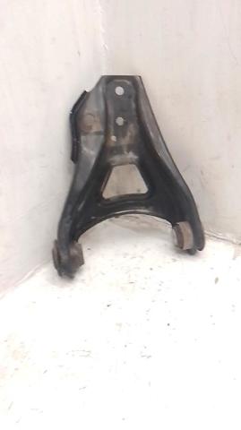 Wahacz zawieszenia przedniego dolny prawy 8200942408 RENAULT
