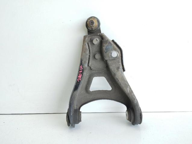 Wahacz zawieszenia przedniego dolny prawy 8200942408 RENAULT