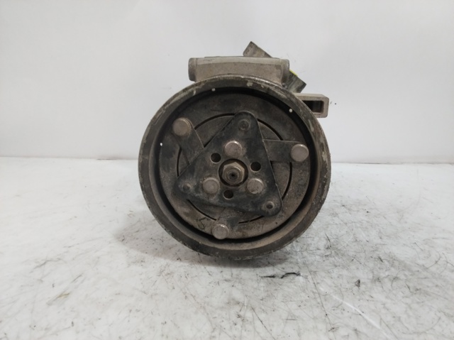 Sprężarka klimatyzacji 8200953359A RENAULT