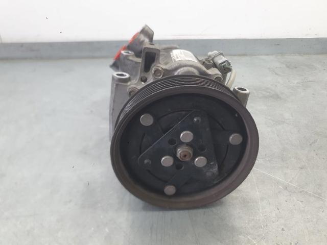 Sprężarka klimatyzacji 8200953359A RENAULT