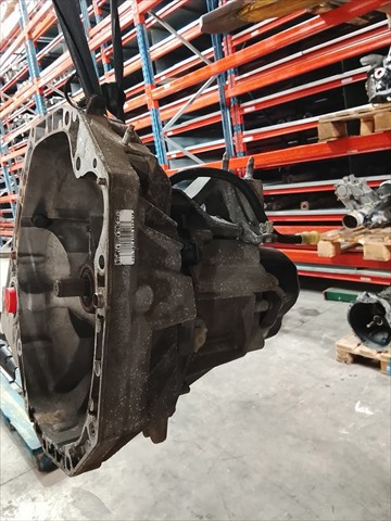 Mechaniczna skrzynia biegów w komplecie 8200973738 RENAULT