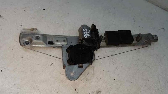 Mechanizm podnoszenia szyby drzwi tylnych prawych 8201010921 RENAULT