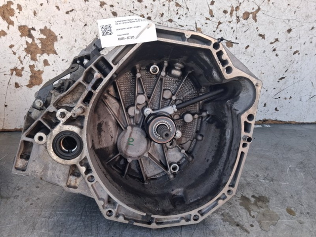 Mechaniczna skrzynia biegów w komplecie 8201057476 RENAULT