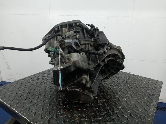 Mechaniczna skrzynia biegów w komplecie 8201184199 RENAULT