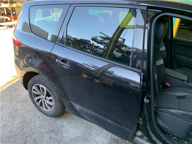 Drzwi tylne prawe 821007080R RENAULT