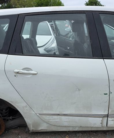 Drzwi tylne prawe 821009283R RENAULT