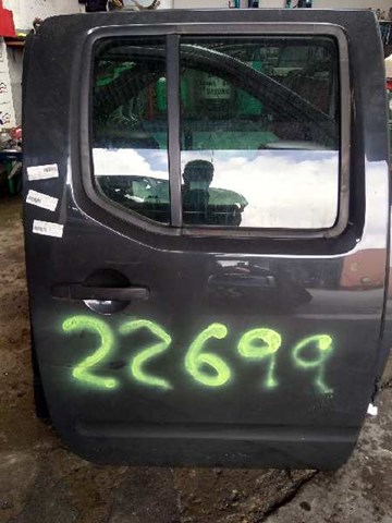 Drzwi tylne prawe 82100EB30J NISSAN
