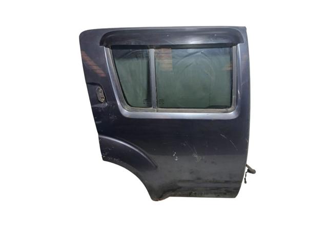 Drzwi tylne prawe 82100EB330 NISSAN