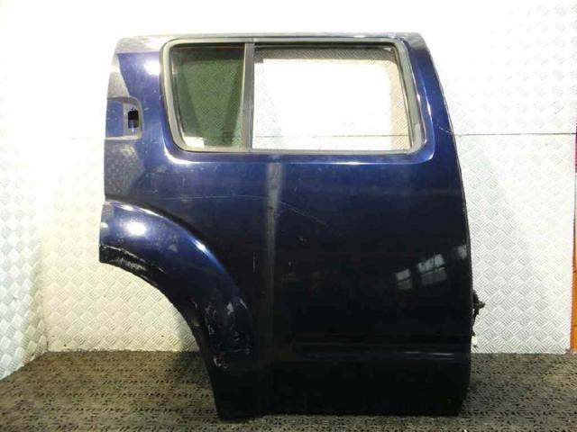 Drzwi tylne prawe 82100EB330 NISSAN