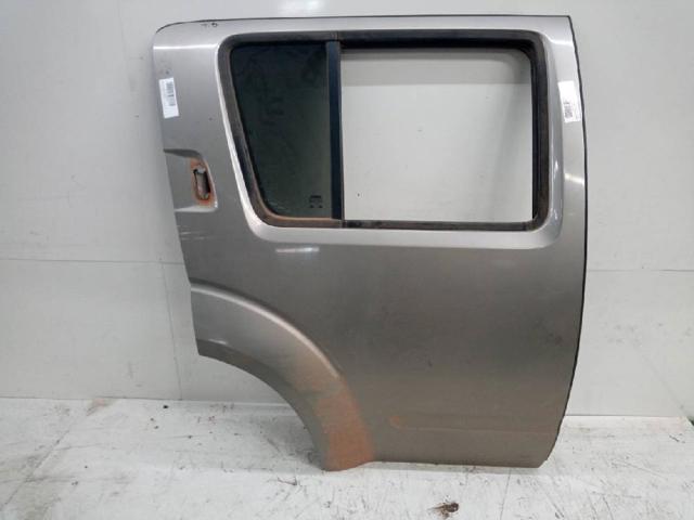 Drzwi tylne prawe 82100EB330 NISSAN