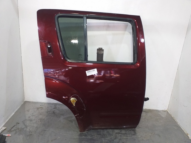 Drzwi tylne prawe 82100EB330 NISSAN