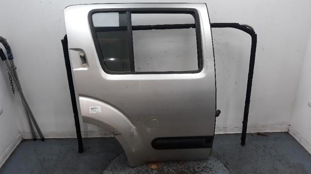 Drzwi tylne prawe 82100EB330 NISSAN