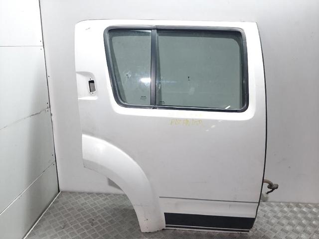 Drzwi tylne prawe 82100EB330 NISSAN