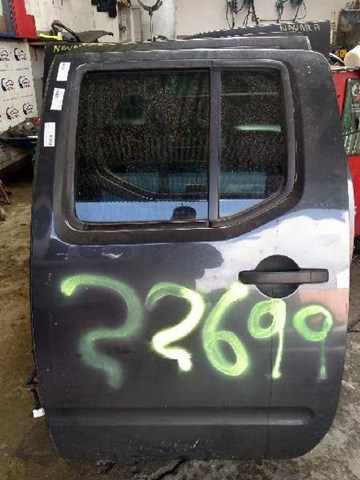 Drzwi tylne lewe 82101EB30J NISSAN