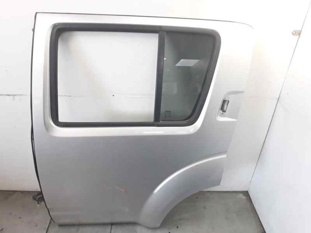 Drzwi tylne lewe 82101EB330 NISSAN