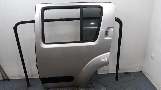 Drzwi tylne lewe 82101EB330 NISSAN