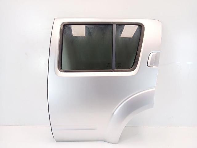 Drzwi tylne lewe 82101EB330 NISSAN