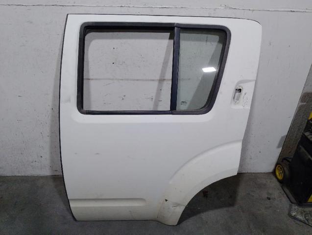 Drzwi tylne lewe 82101EB330 NISSAN