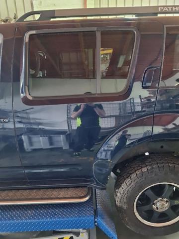 Drzwi tylne lewe 82101EB330 NISSAN