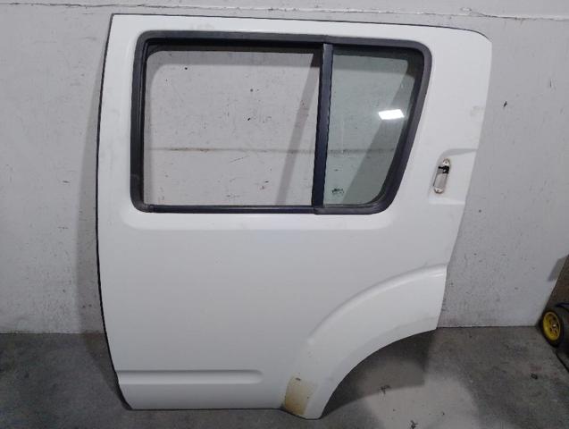 Drzwi tylne lewe 82101EB330 NISSAN