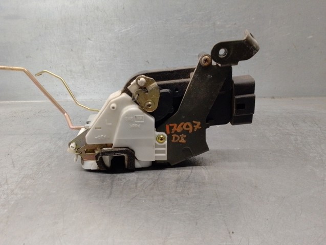 Zamek drzwi przednich lewych 8220286G00 SUZUKI